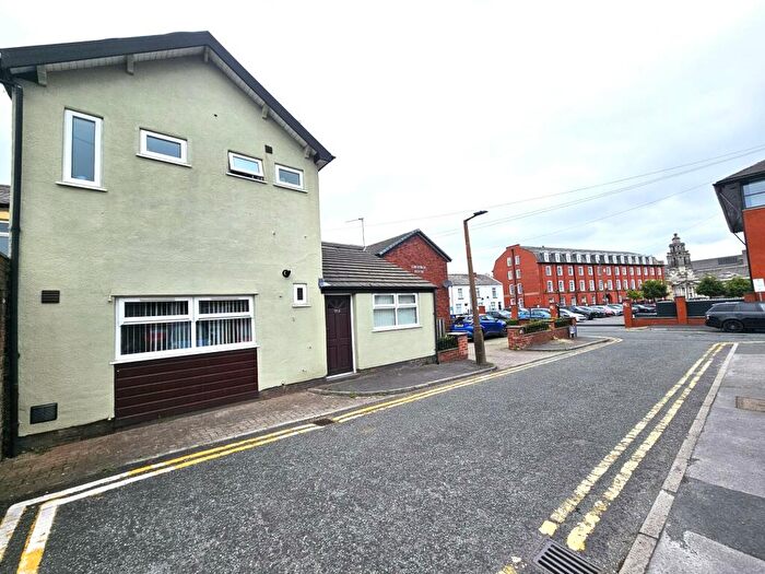 2 Bedroom Flat To Rent In Xylon House, Stockport, SK3