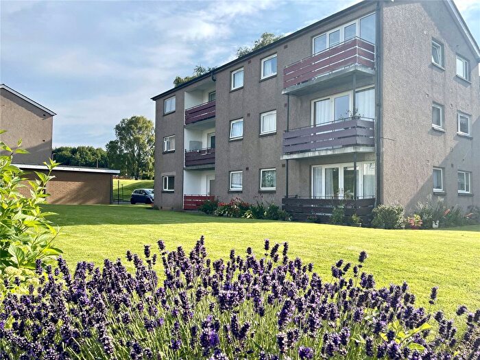 2 Bedroom Flat To Rent In / West Craigs Crescent, Edinburgh, EH12