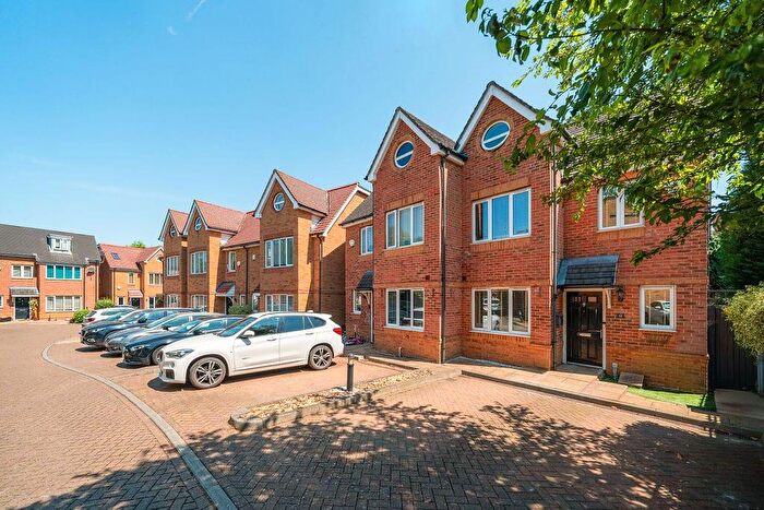 4 Bedroom Semi-Detached House For Sale In Linden Close, Iver Heath, SL0