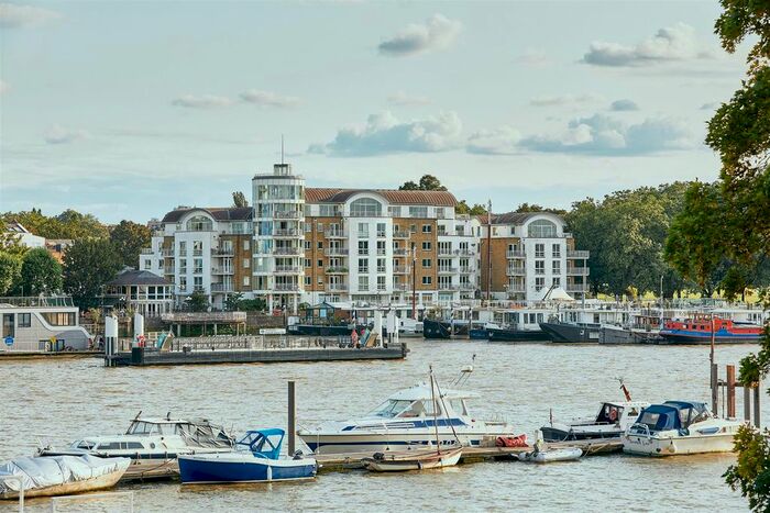 3 Bedroom Flat For Sale In Prospect Quay, Wandsworth, SW18