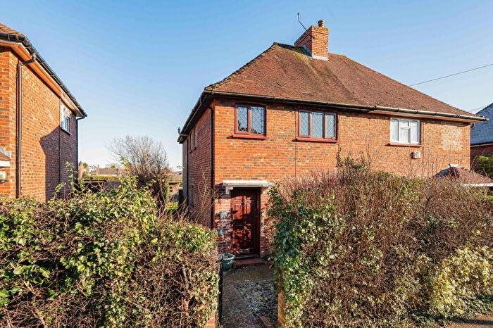 3 Bedroom Semi Detached House For Sale In The Oval, Guildford, GU2