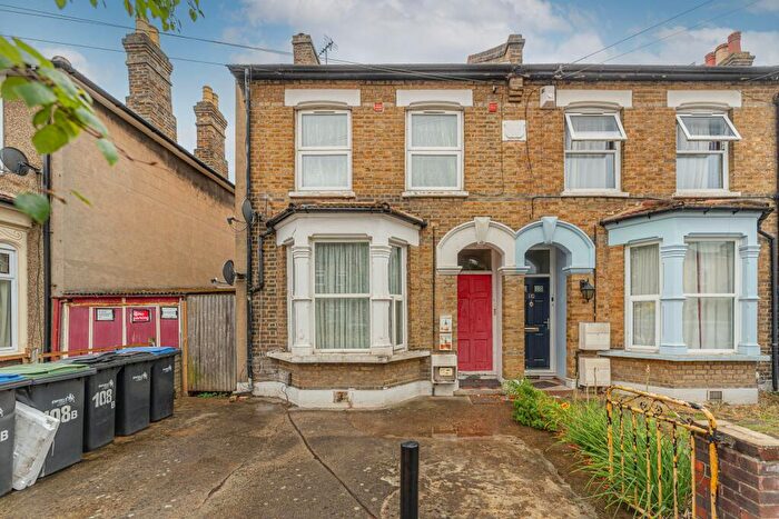 1 Bedroom Maisonette For Sale In B Mandeville Road, Enfield, EN3