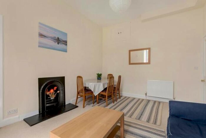 2 Bedroom Flat To Rent In Grange Loan, Edinburgh, EH9