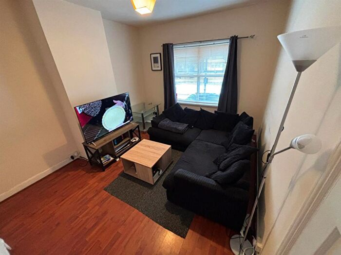 2 Bedroom Flat To Rent In Redditch Road, Kings Norton, Birmingham, B38