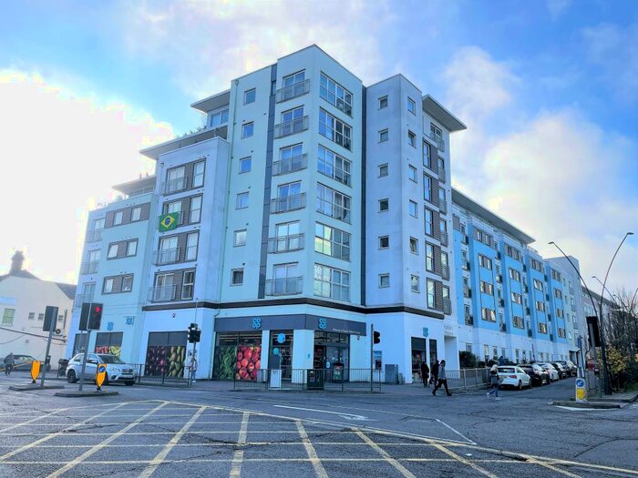 2 Bedroom Flat To Rent In Station Approach, Epsom, KT19