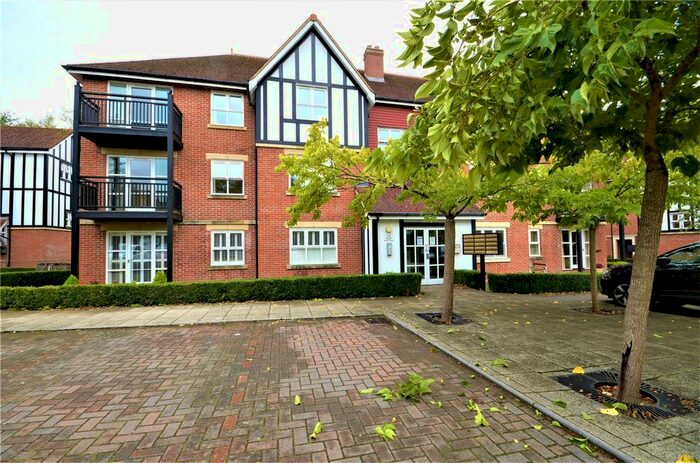 2 Bedroom Flat To Rent In St. Johns Road, East Grinstead, West Sussex, RH19