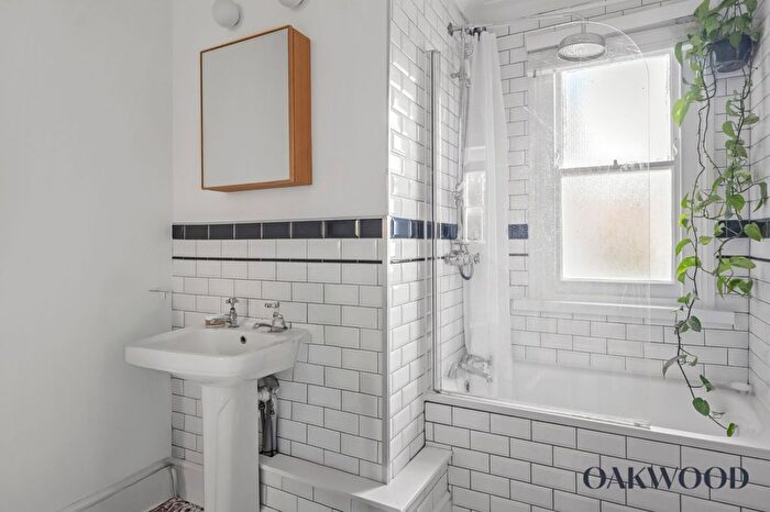 1 Bedroom Flat For Sale In Cazenove Road, London, N16