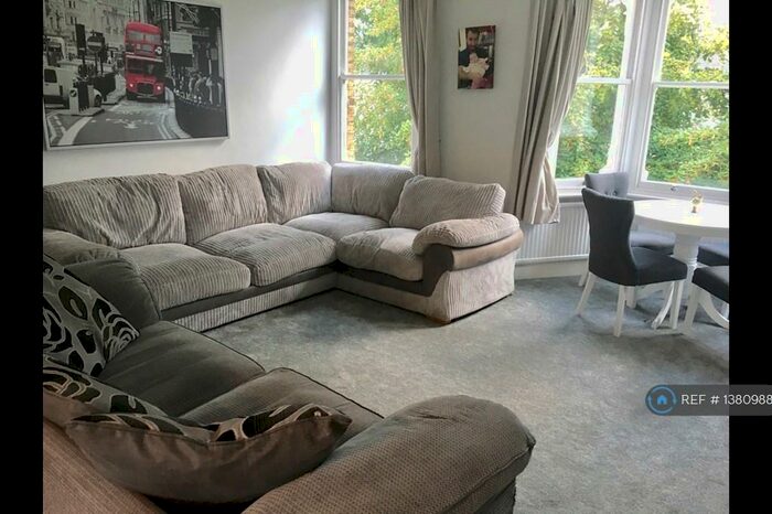 2 Bedroom Flat To Rent In Wellmeadow Road, London, SE13