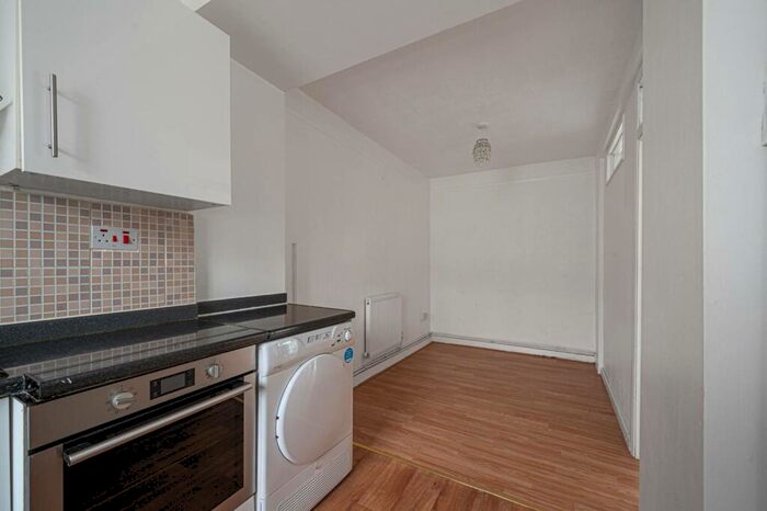 1 Bedroom Flat To Rent In Mortimer Crescent, St John's Wood, London, NW6