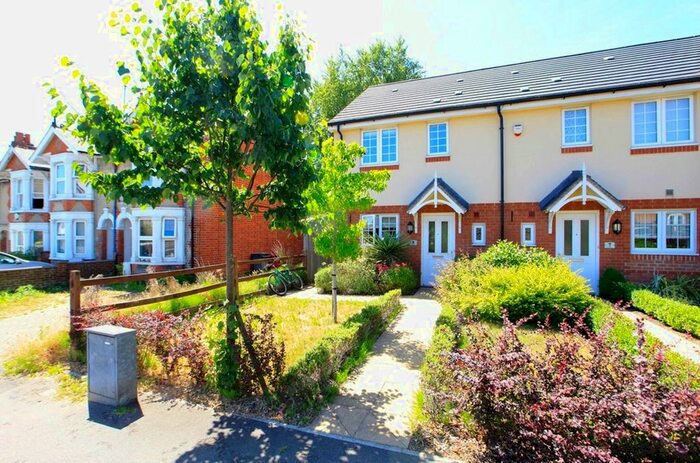 2 Bedroom End Of Terrace House To Rent In Cintra View, Northumberland Avenue, Reading, RG2