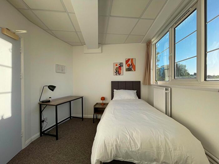 1 Bedroom Flat To Rent In Room, Paris House, Hove, BN3