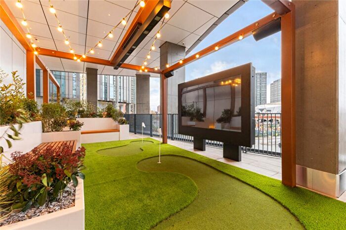 2 Bedroom Apartment For Sale In Vista River Gardens, Trinity Island, Water Street, Greater Manchester, M3