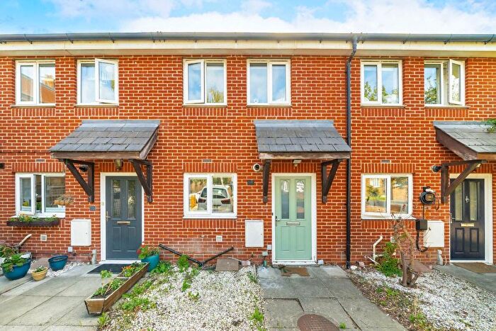 3 Bedroom Property For Sale In Garratt Lane, Earlsfield, SW18