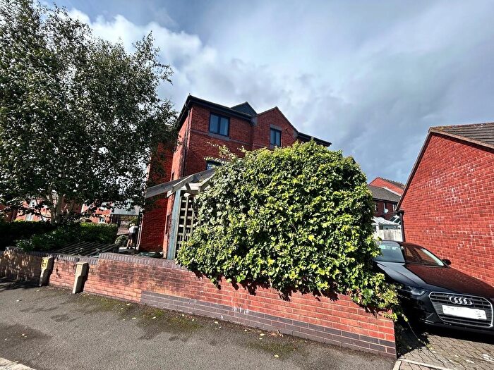 2 Bedroom Flat To Rent In Chandlers Walk, Exeter, EX2