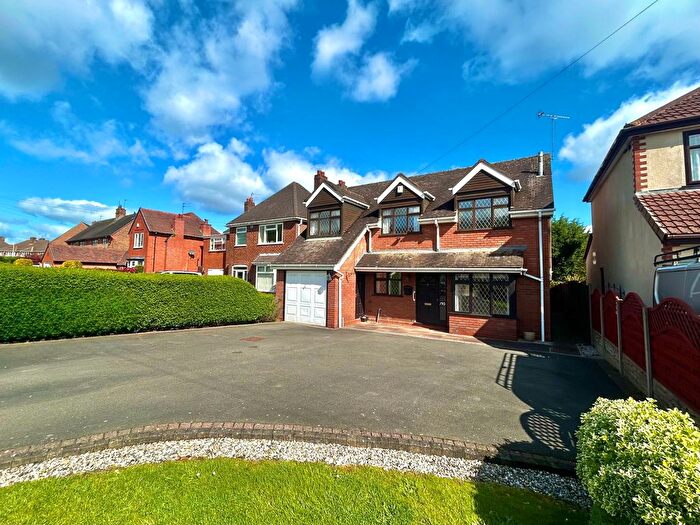 4 Bedroom Detached House For Sale In Sedgley Road, Woodsetton, DY1