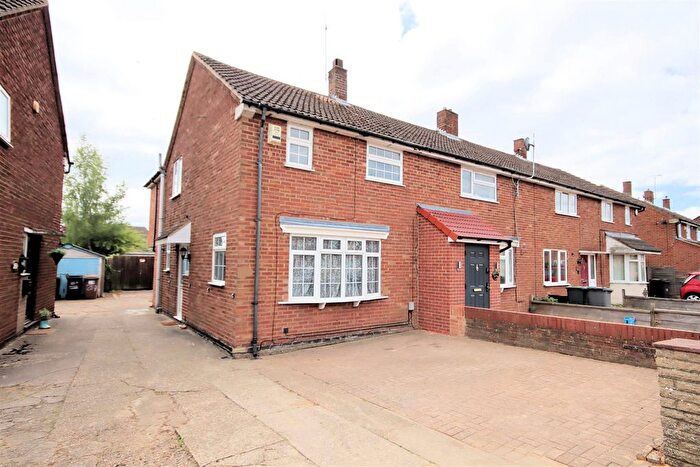 2 Bedroom End Of Terrace House To Rent In Chesford Road, Luton, LU2