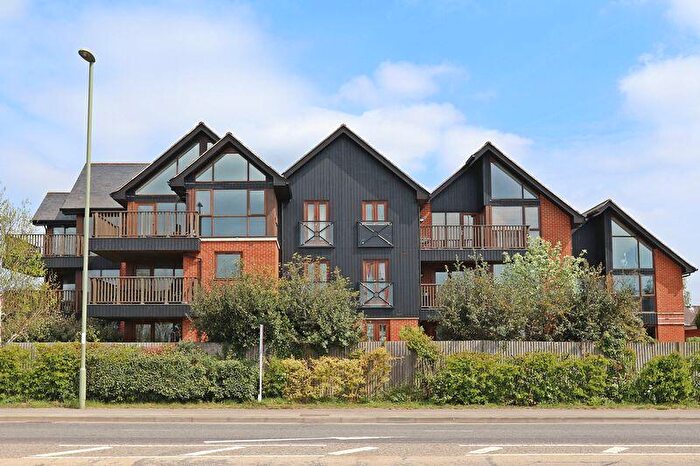 2 Bedroom Flat To Rent In Swanwick Quay, Lower Swanwick, SO31