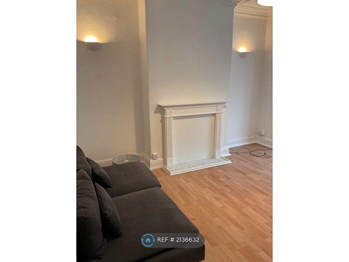 1 Bedroom Flat To Rent In Roundhay, Leeds, LS8