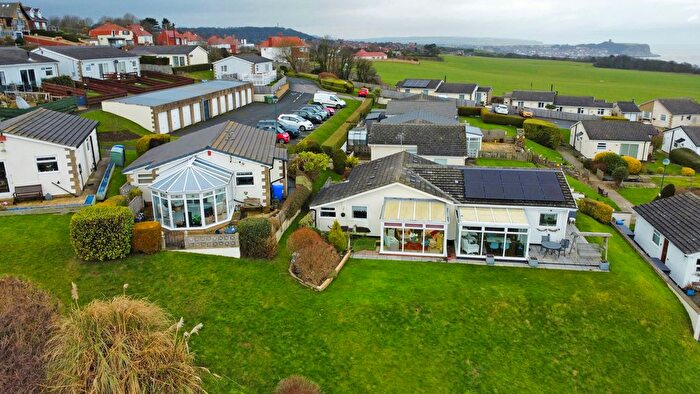 2 Bedroom Semi-detached Bungalow For Sale In Knipe Point Drive, Scarborough, YO11