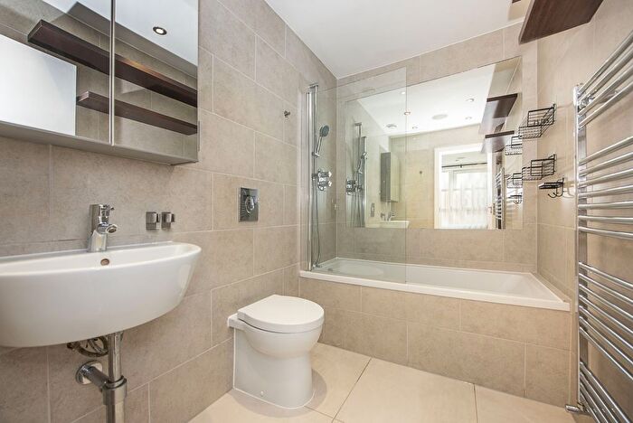 2 Bedroom Flat To Rent In Gerards Place, London, SW4