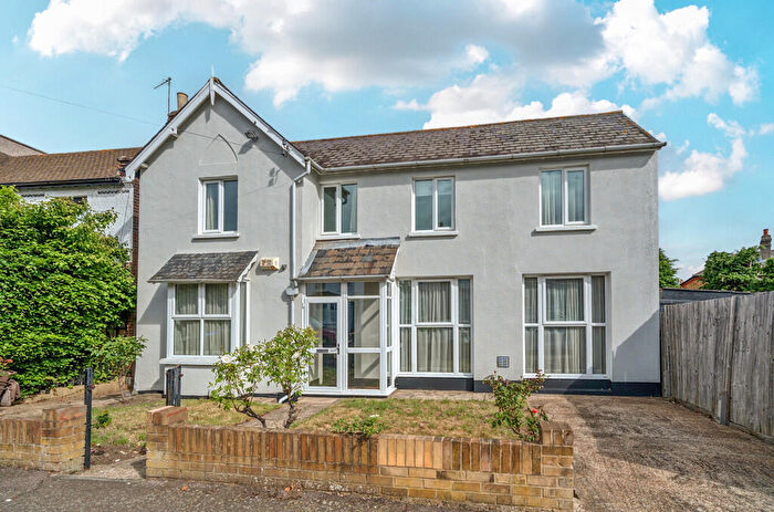 4 Bedroom Detached House For Sale In Clarence Crescent, Sidcup, DA14