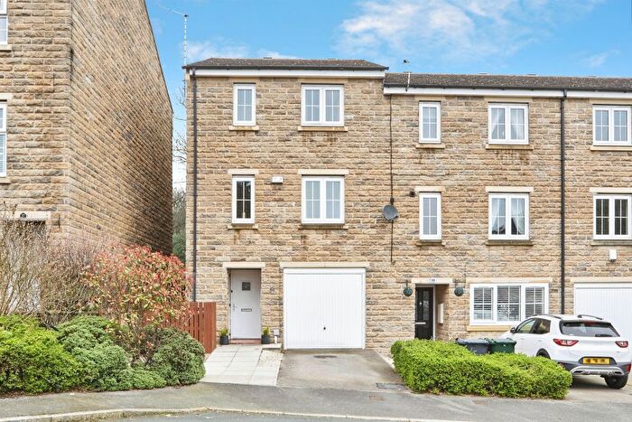 4 Bedroom End Of Terrace House For Sale In Myers Close, Idle, Bradford, BD10