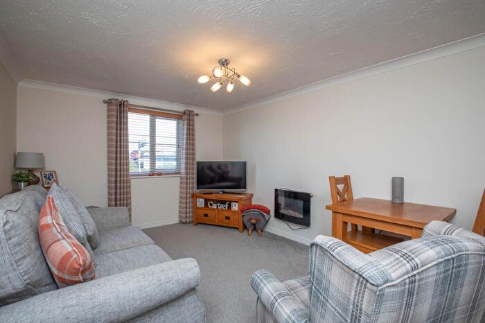 2 Bedroom Flat For Sale In Cwrt Coles, Cardiff, CF24