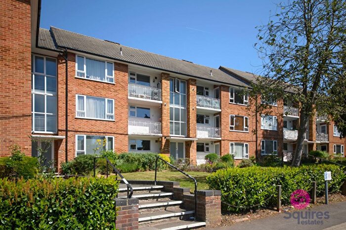 2 Bedroom Flat For Sale In Green Lawns, Moss Hall Grove, N12