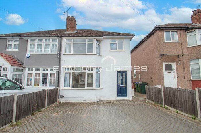 3 Bedroom Semi-Detached House To Rent In Bradenham Avenue, Welling, DA16