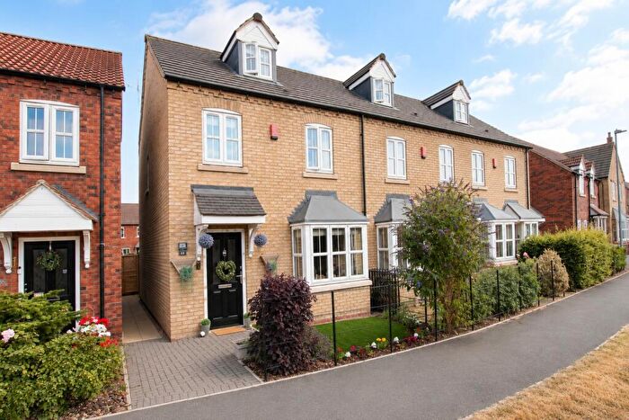 3 Bedroom Town House For Sale In Rutland Avenue, Waddington, LN5