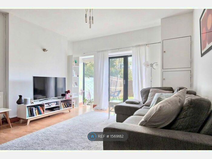 2 Bedroom Flat To Rent In Lewisham Way, London, SE4