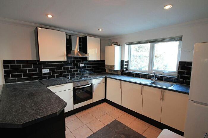 3 Bedroom Flat To Rent In Claude Road, Cardiff, CF24