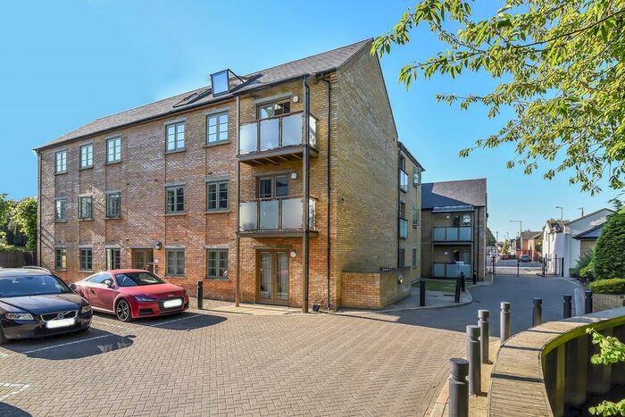 2 Bedroom Flat To Rent In Nightingale Road, Hitchin, SG5