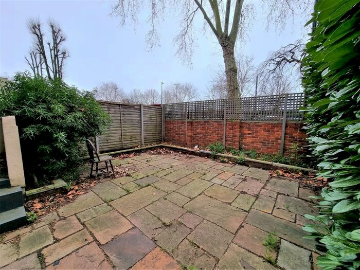 3 Bedroom Flat To Rent In Stepney Green, London, E1