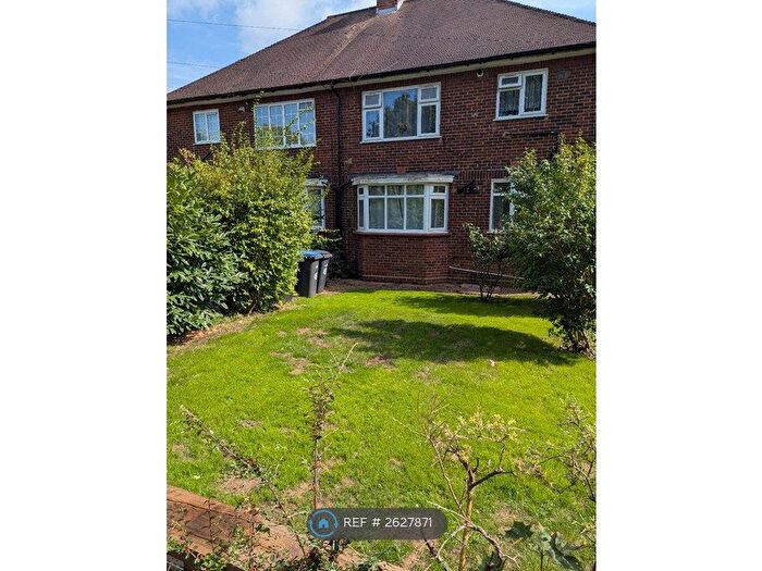 2 Bedroom Maisonette To Rent In Green Road, London, N14