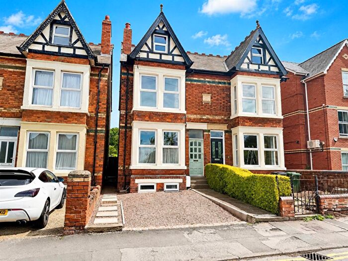 4 Bedroom Semi-Detached House For Sale In Barrs Court Road, Hereford, HR1