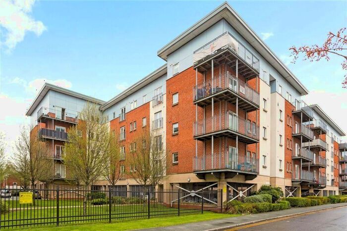 3 Bedroom Apartment To Rent In Elmira Way Salford Greater Manchester, M5
