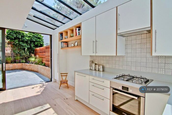 2 Bedroom Flat To Rent In Gillespie Road, London, N5