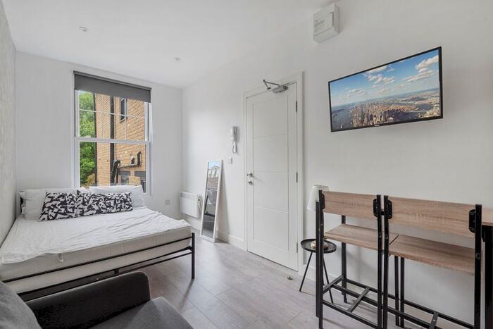 1 Bedroom Flat To Rent In Brooke Road, London, N16