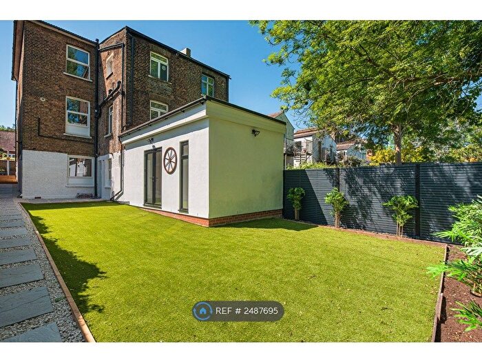 2 Bedroom Flat To Rent In Gipsy Road, London, SE27