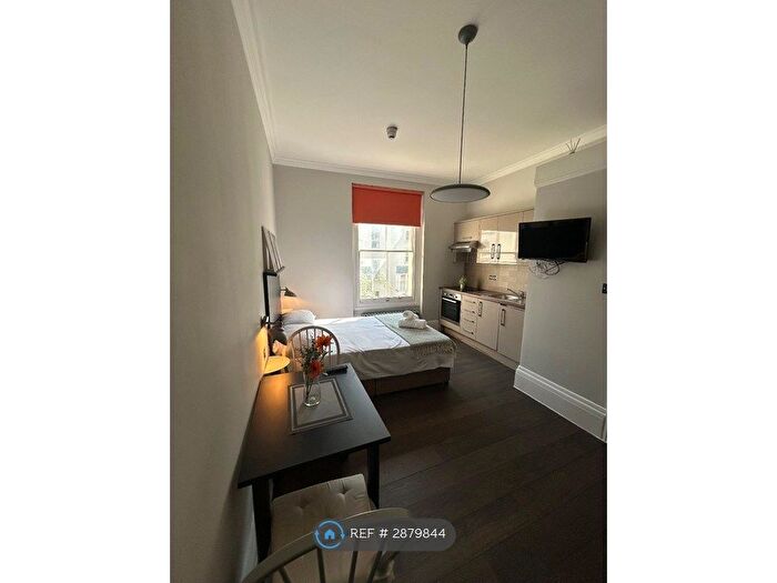 Studio To Rent In Hazel Court, London, W2