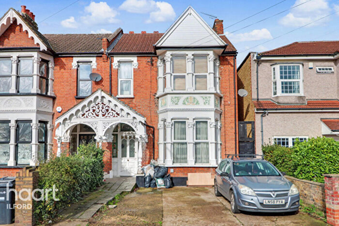 4 Bedroom End Of Terrace House For Sale In Belmont Road, Ilford, IG1