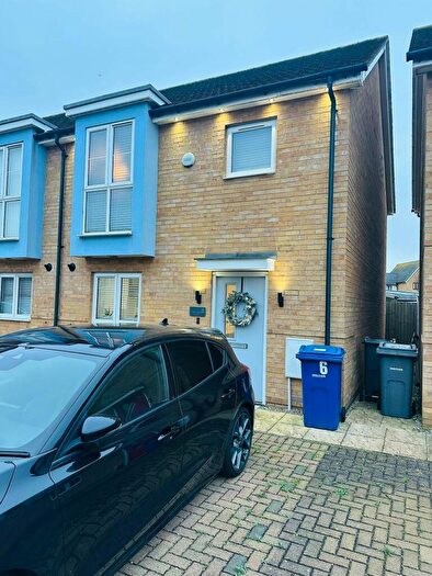 3 Bedroom Semi-Detached House To Rent In Colburn Way, Grays, RM16