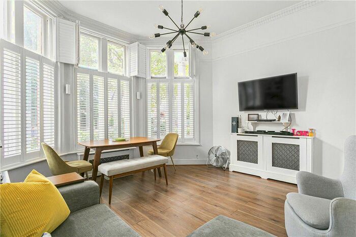 2 Bedroom Flat For Sale In Hamilton Road, Ealing, London, W5