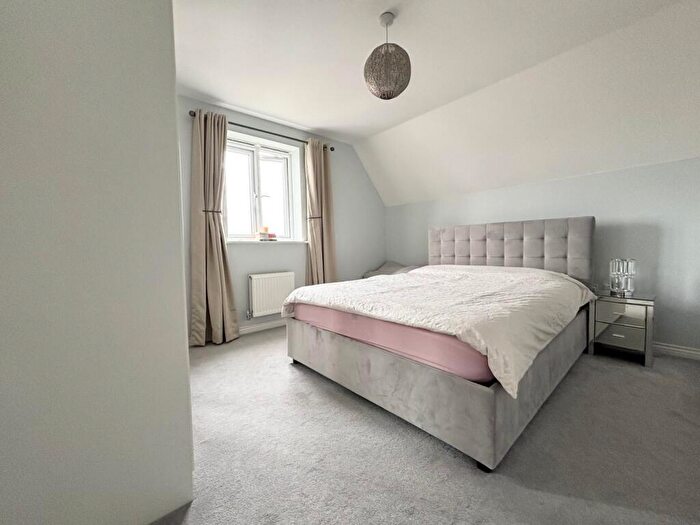 4 Bedroom Town House To Rent In Planets Way, Biggleswade, SG18
