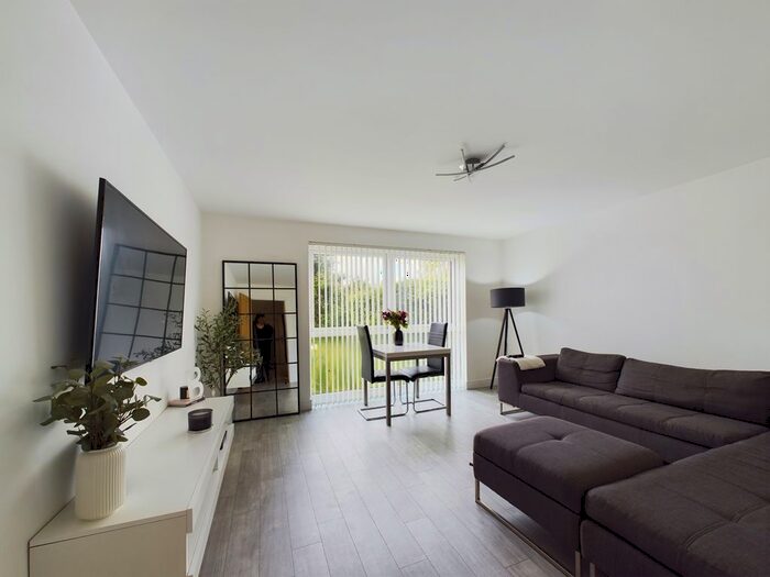 1 Bedroom Flat To Rent In Crabtree Lane, Lancing, BN15