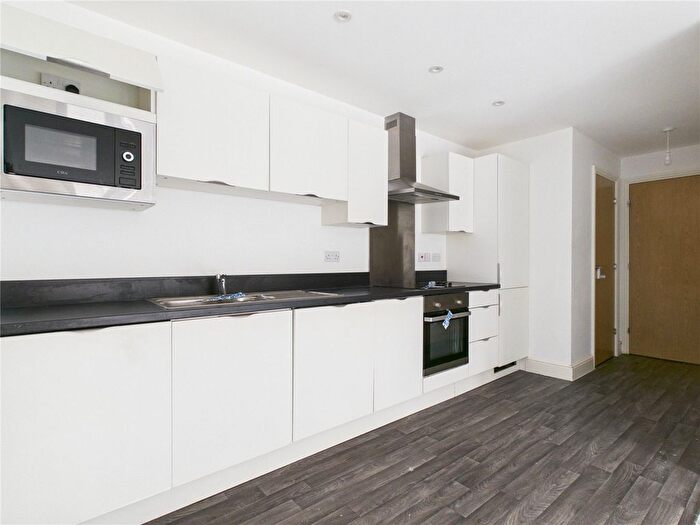 2 Bedroom Flat For Sale In Whitchurch Lane, Bristol, BS14