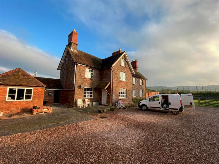 2 Bedroom Flat To Rent In Castle Frome, Ledbury, HR8