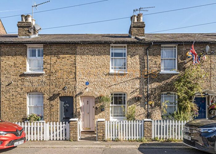 2 Bedroom Property For Sale In High Street, London, NW7