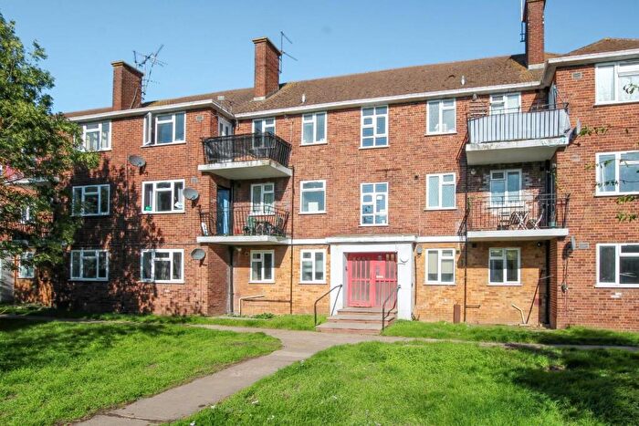 2 Bedroom Apartment For Sale In Plum Tree Lane, Leighton Buzzard, LU7